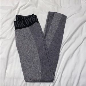 Gym shark leggings